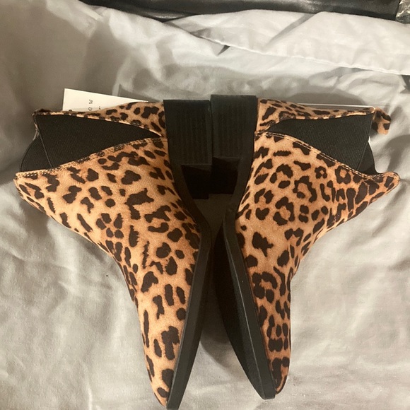 A NEW DAY Ellie Chelsea Leopard Print Faux Suede Boots Size 7 - Picture 1 of 5